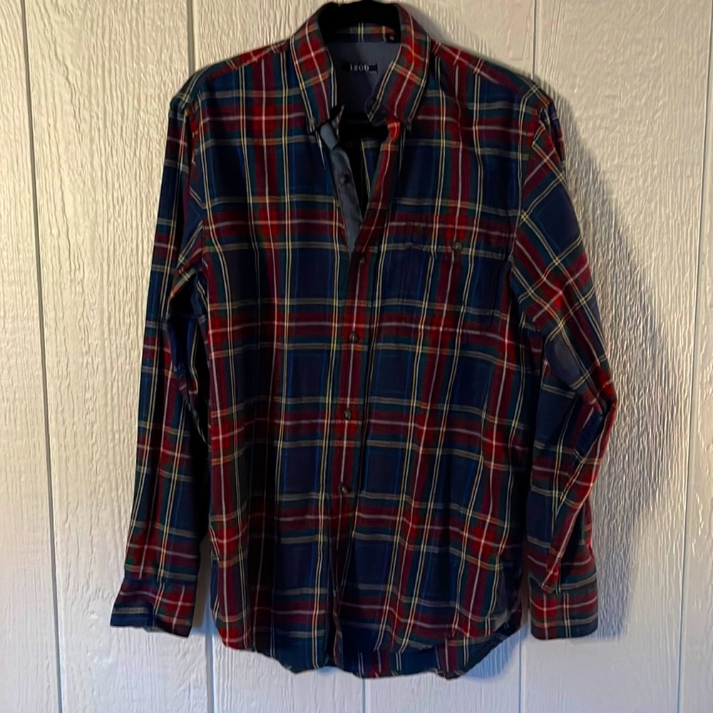 A casual button up longsleeve flannel shirt.